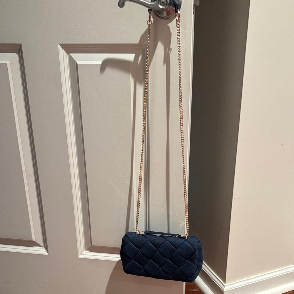 Quilted Women's Crossbody/Shoulder/Clutch - Picture 8 of 8